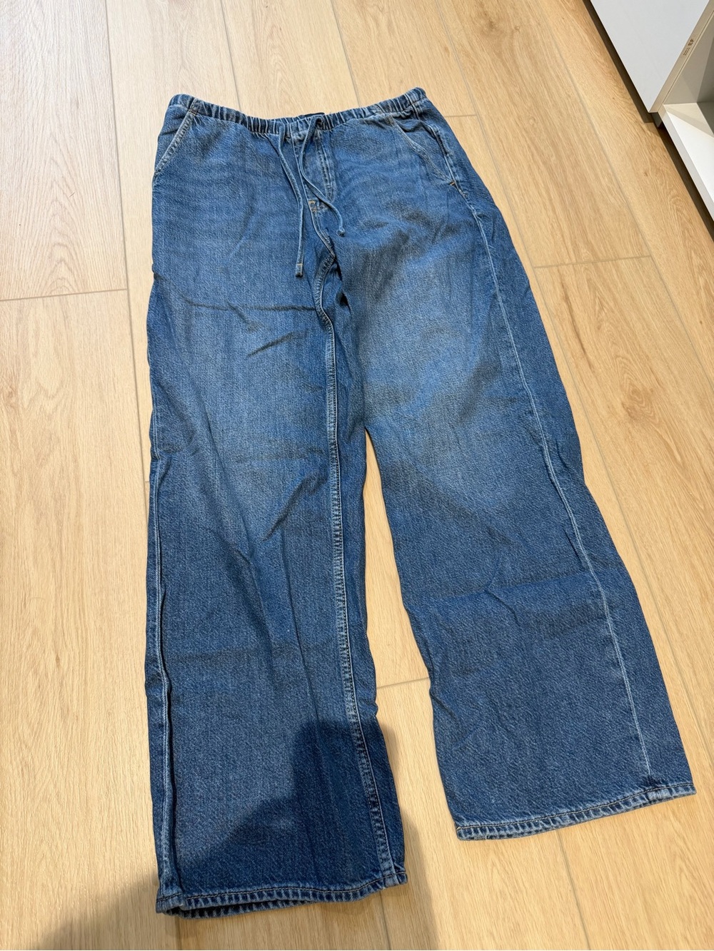 Gap Low Waisted Relaxed Drawstring Jeans — Blue
